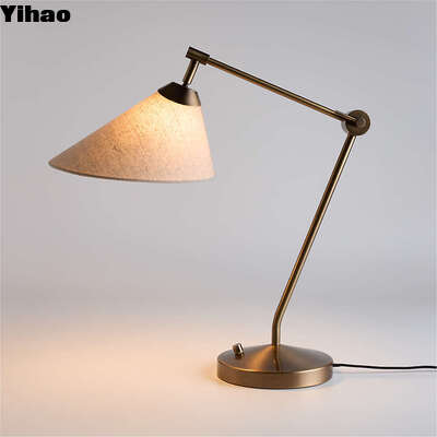 কেনা প্রাকৃতিক লিনেন ছায়া এবং ইনডোর লিভিং রুমের জন্য ড্রাম আকৃতির নকশা সহ প্রাচীন বার্ন ব্রাস টেবিল ল্যাম্প অনলাইন উত্পাদন